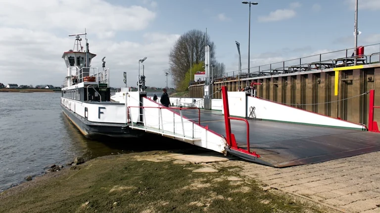 Hamburg heute Abend: Elbfähre und Rückfahrt richtig planen