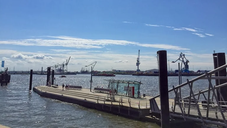 Hamburg heute Abend: Elbfähre und Rückfahrt richtig planen
