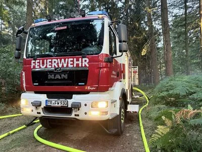 Feuer bei Ehrang gestoppt: Trierer Einsatz in schwierigem Gelände
