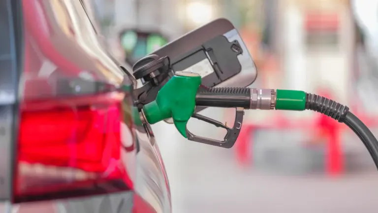 Günstiger tanken am Wochenende: Wann sich der Umweg lohnt