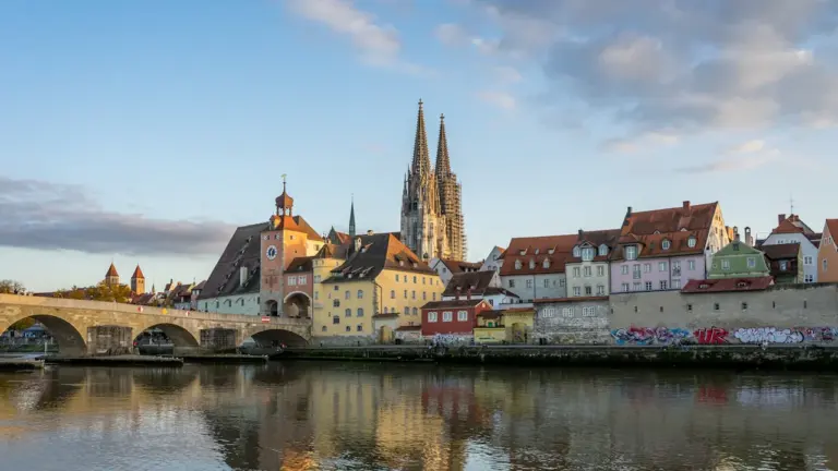 „Mittendrin“ in Regensburg: Domführung am 30. August