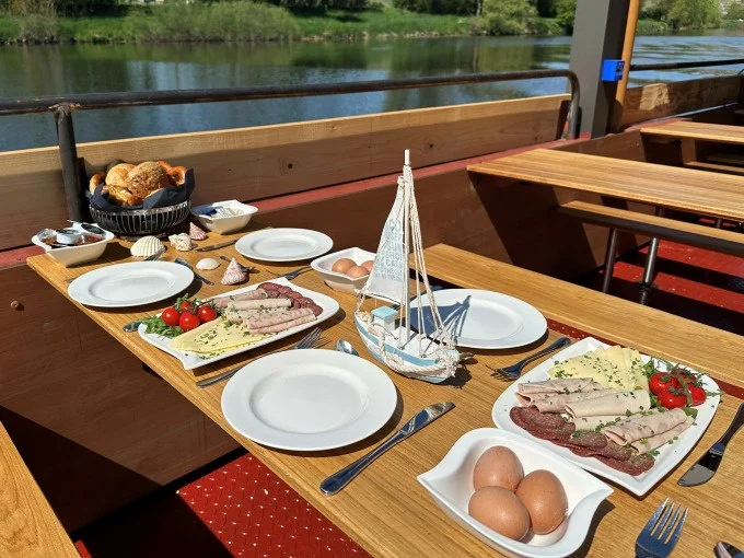 Rivership Flunder: Frühstücksfahrt ab Stuttgart-Hofen