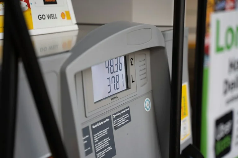 Günstiger tanken: Preise, Kraftstoff und Umweg richtig prüfen