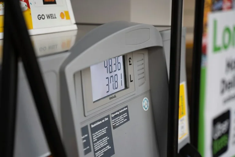 Tanken: Wann sich der Umweg zur günstigeren Tankstelle lohnt