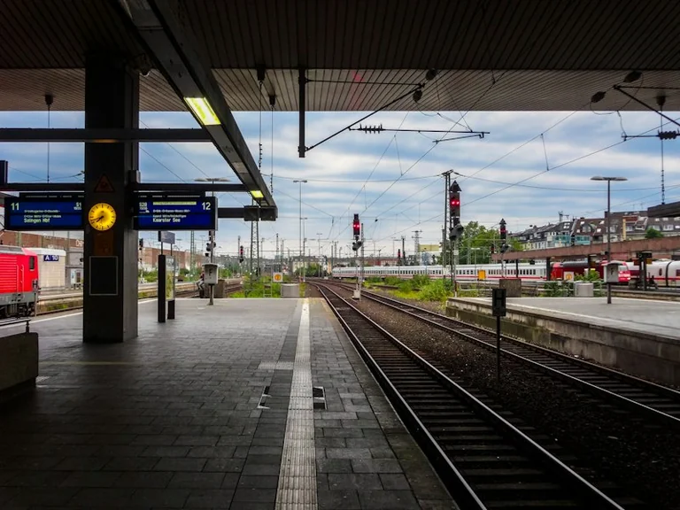 Von Zugverspätung träumen: Wenn die Zeit knapp wird